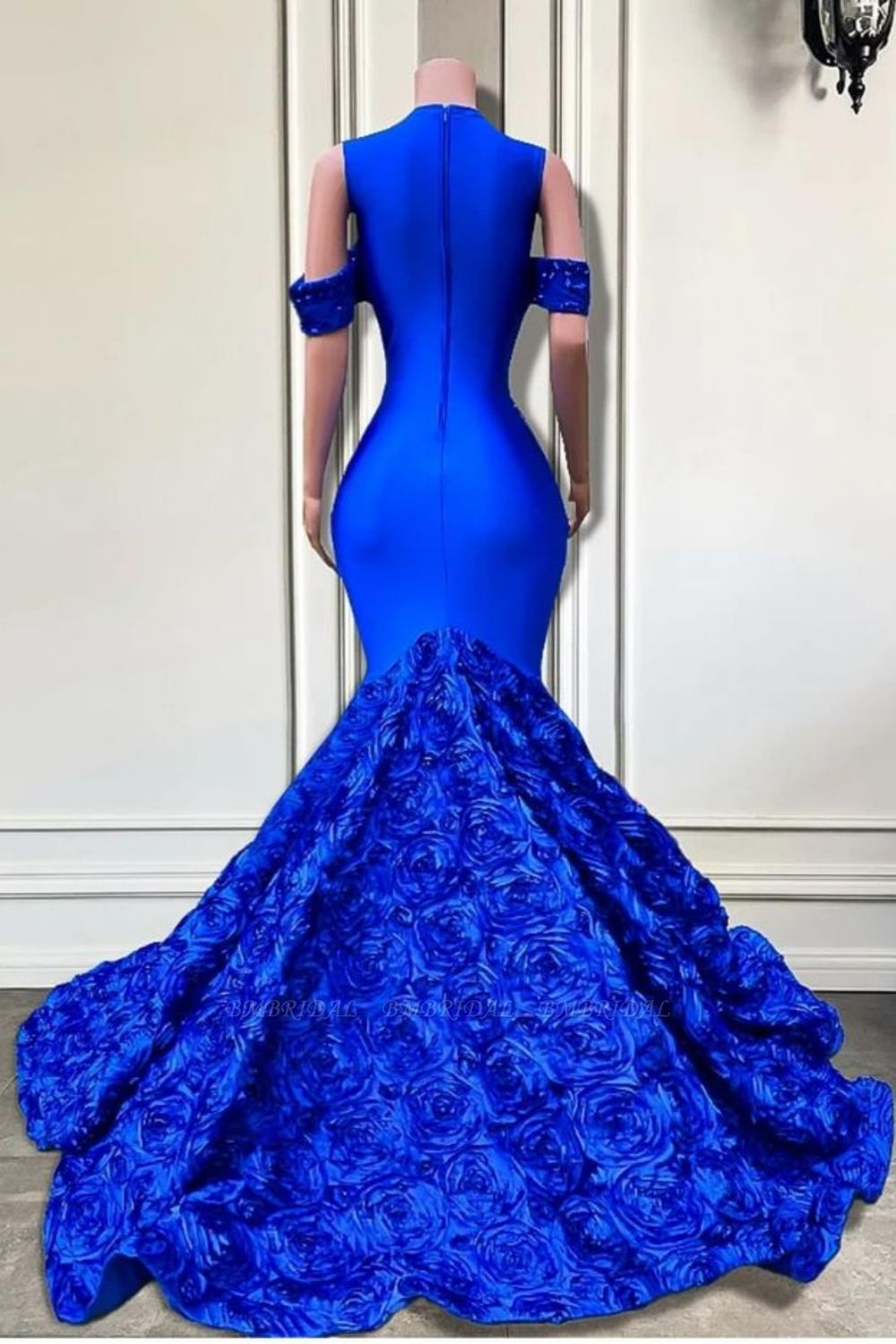 Luxury Scoop Long Sleeve Royal Blue Ball Gown Prom Dress Beaded Quince –  SELINADRESS